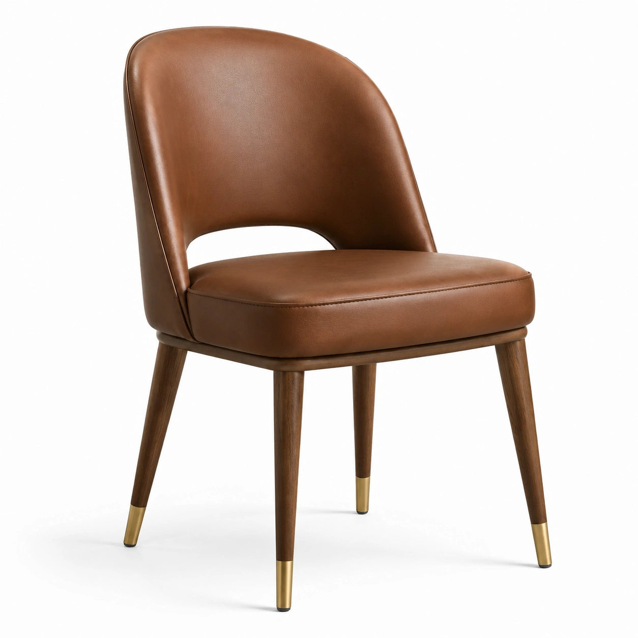 Silla de cuero sintético marrón con patas de madera y detalles dorados